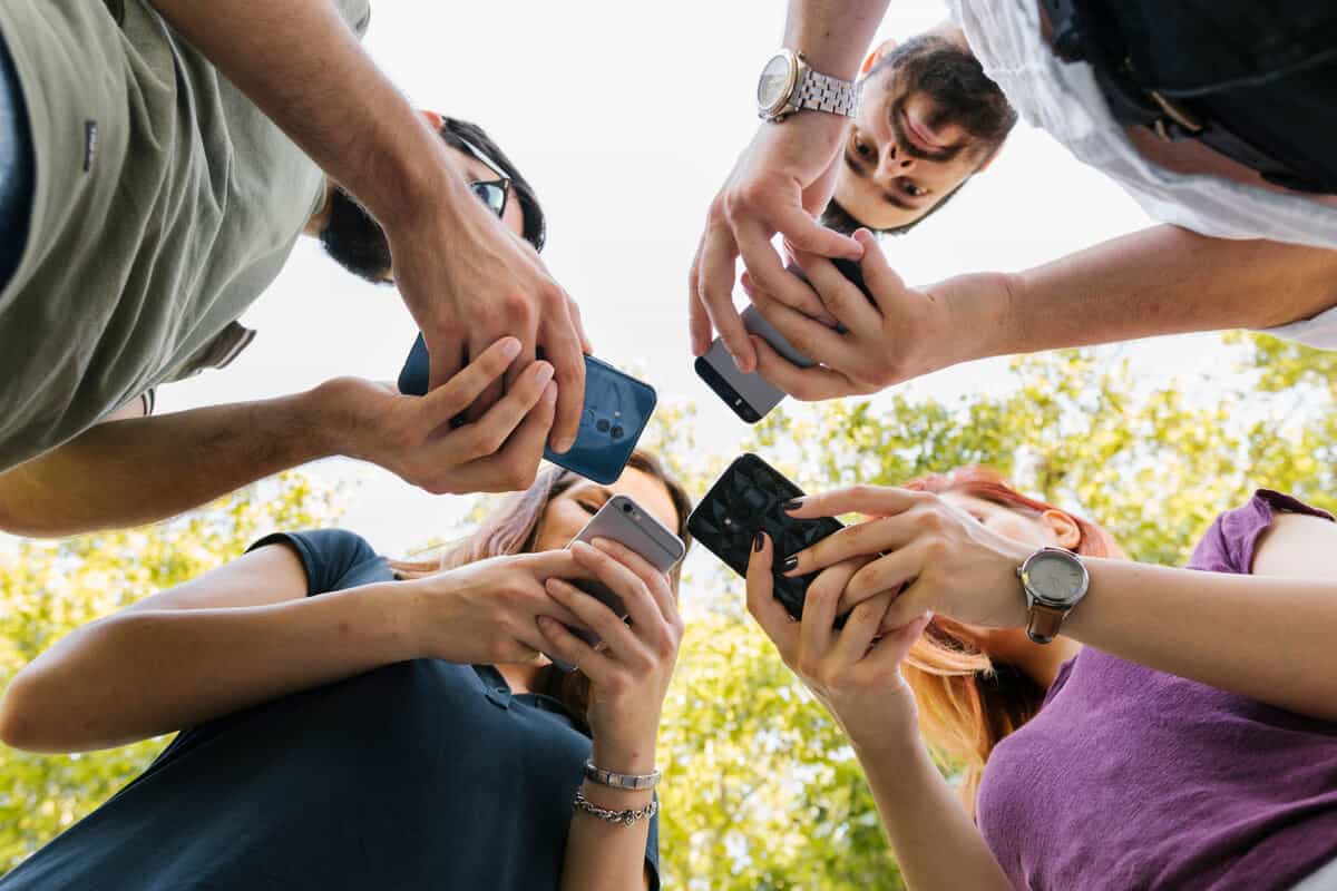 Szakadjunk el a képernyőtől! − 6+1 tipp a telefonfüggőség legyőzésére