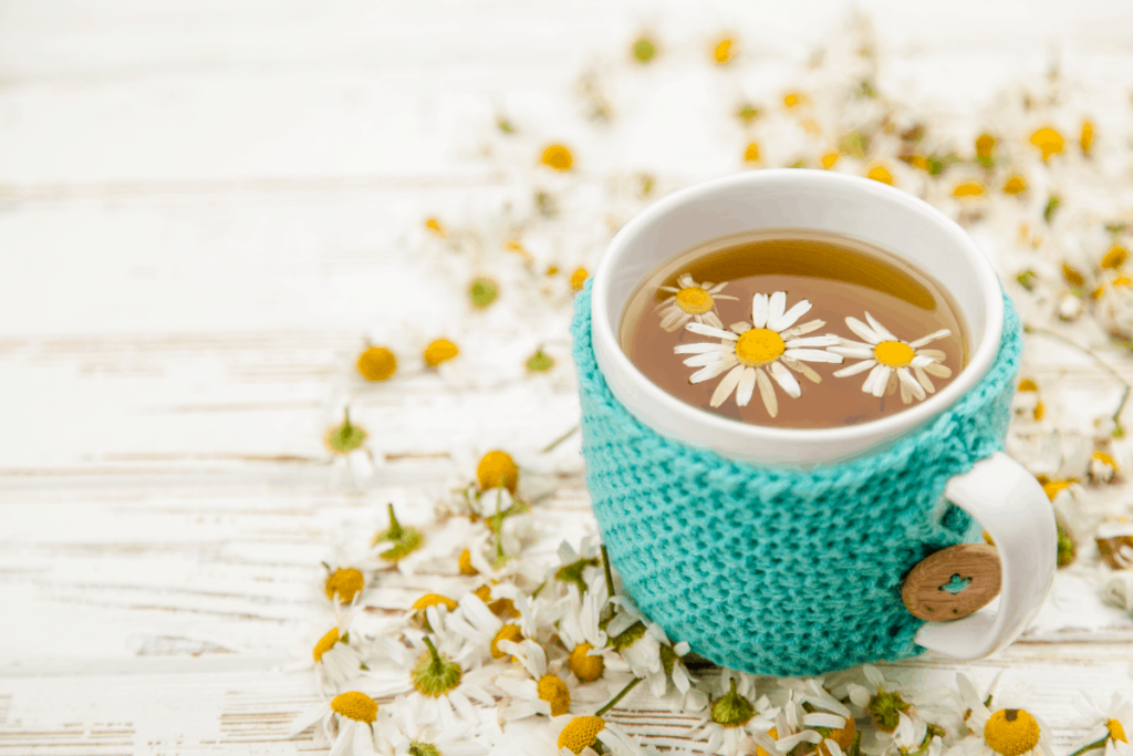 gyógyteák a lelki egészségért -Kamillatea egy szép csészében.