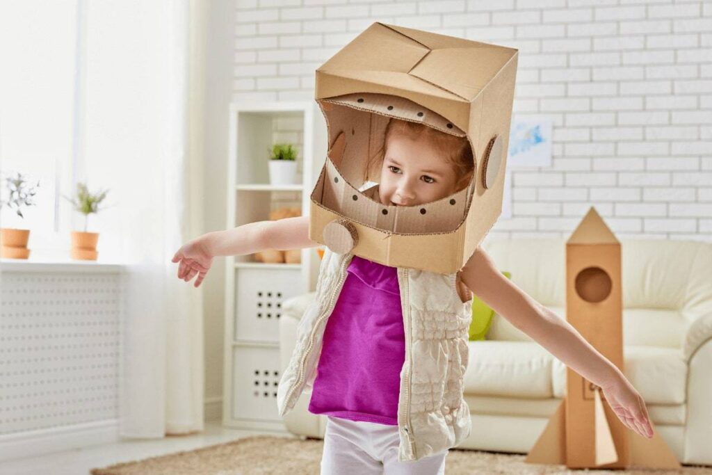 egyszerubb-gyermekkor-gyerek-jatszik