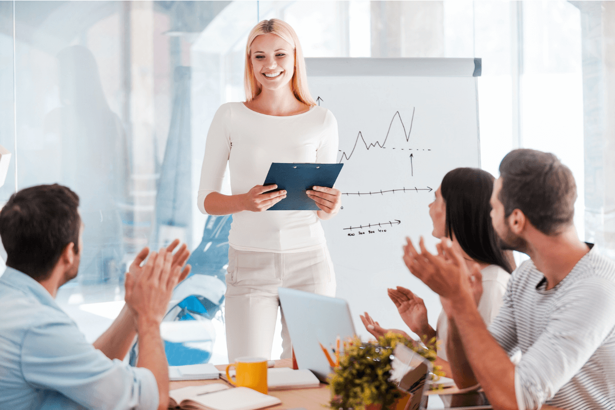 Hogyan tartsunk j&oacute; előad&aacute;st? &ndash; 4+1 tipp a k&ouml;z&ouml;ns&eacute;g figyelm&eacute;&eacute;rt