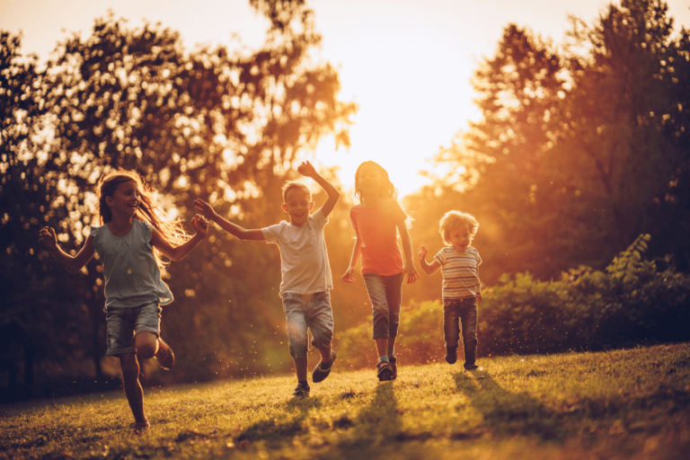 Természetben töltött idő jótékony hatásai – Mit taníthat gyermekeink számára a természet?