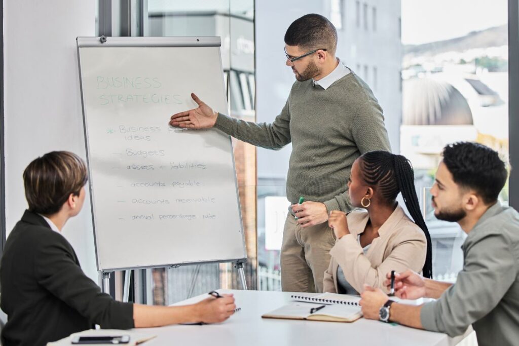 teljes&iacute;tm&eacute;nyszorong&aacute;s
f&eacute;rfi előad&aacute;st tart a bar&aacute;tai előtt
